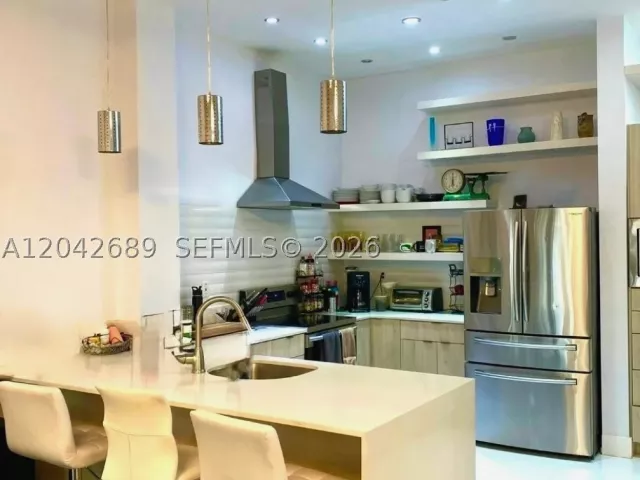 Продажа дома по адресу 2732 SW 26 St 2732 - фото 9299394