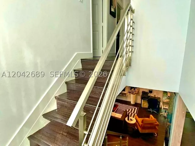 Продажа дома по адресу 2732 SW 26 St 2732 - фото 9299402