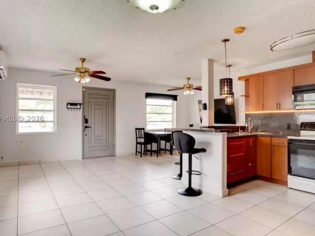 Продажа дома по адресу 9840 SW 48th St - фото 8879767