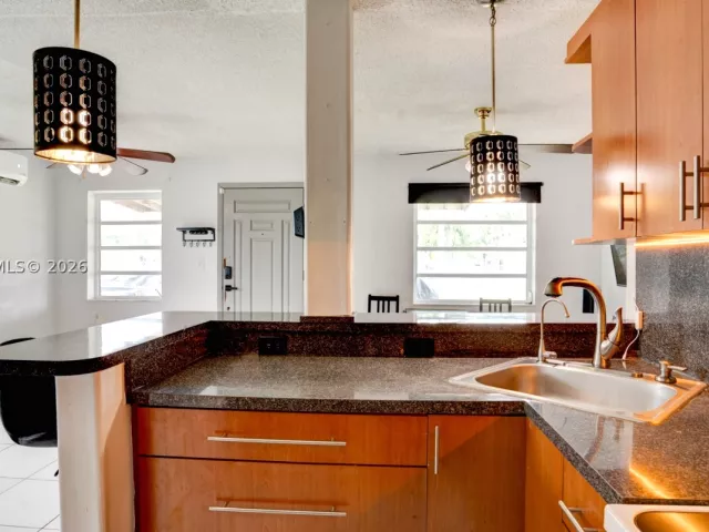Продажа дома по адресу 9840 SW 48th St - фото 8879770