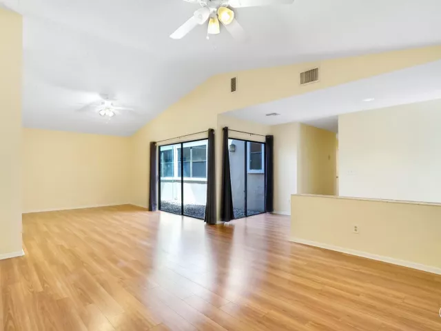 Продажа дома по адресу 1080 NW 19th Terrace - фото 8910396