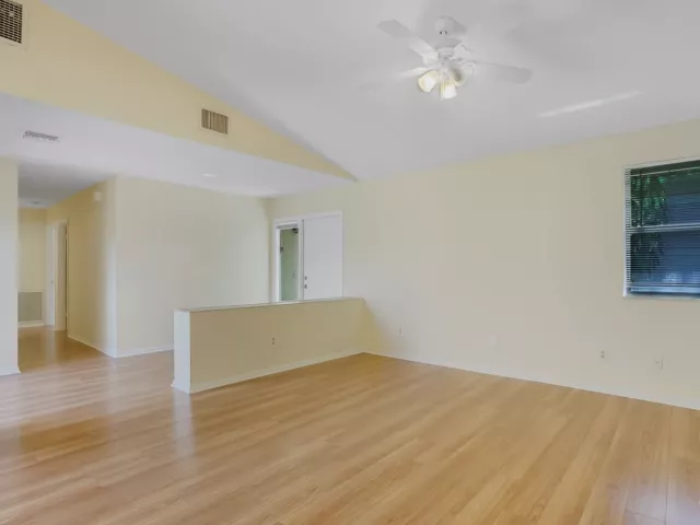 Продажа дома по адресу 1080 NW 19th Terrace - фото 8910397