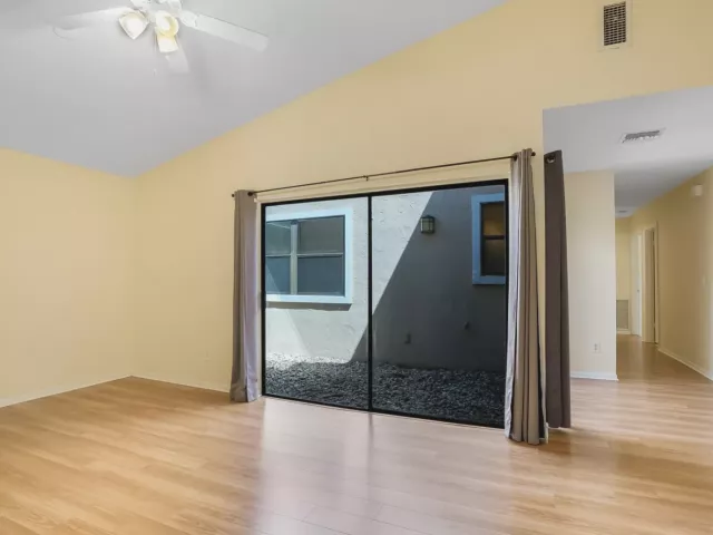 Продажа дома по адресу 1080 NW 19th Terrace - фото 8910399