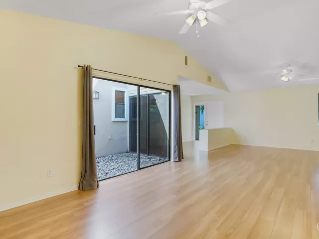 Продажа дома по адресу 1080 NW 19th Terrace - фото 8910400