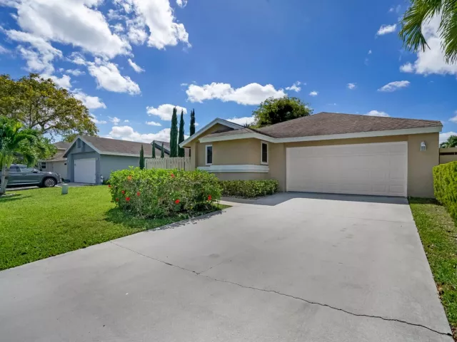 Продажа дома по адресу 1080 NW 19th Terrace - фото 8910389
