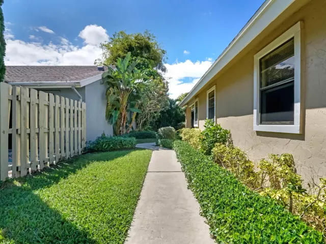 Продажа дома по адресу 1080 NW 19th Terrace - фото 8910391
