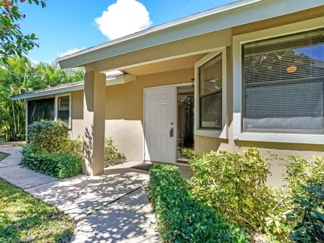 Продажа дома по адресу 1080 NW 19th Terrace - фото 8910392