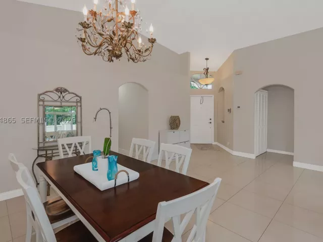 Продажа дома по адресу 16269 SW 6th St - фото 8866532
