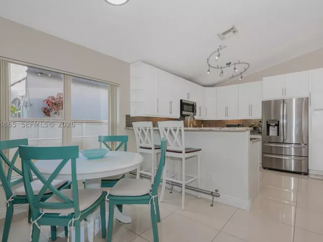 Продажа дома по адресу 16269 SW 6th St - фото 8866536