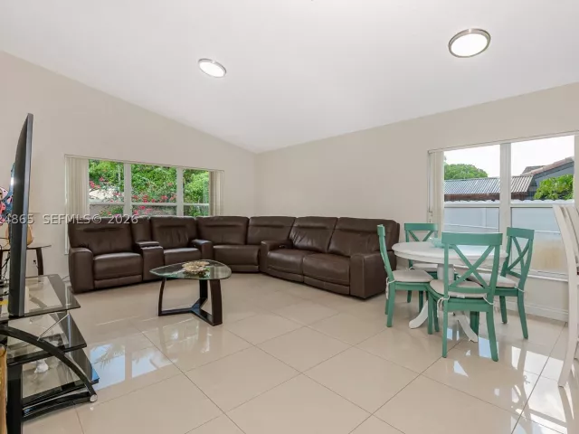 Продажа дома по адресу 16269 SW 6th St - фото 8866540