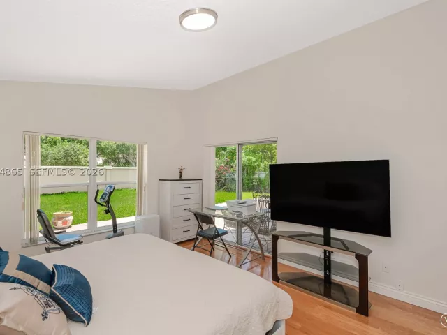 Продажа дома по адресу 16269 SW 6th St - фото 8866542