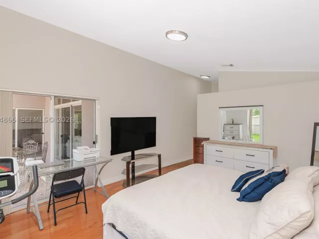 Продажа дома по адресу 16269 SW 6th St - фото 8866543