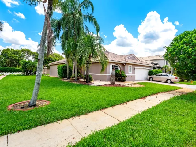 Продажа дома по адресу 16269 SW 6th St - фото 8866526