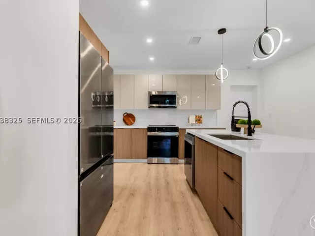 Продажа дома по адресу 831 NE 128th St - фото 8867290