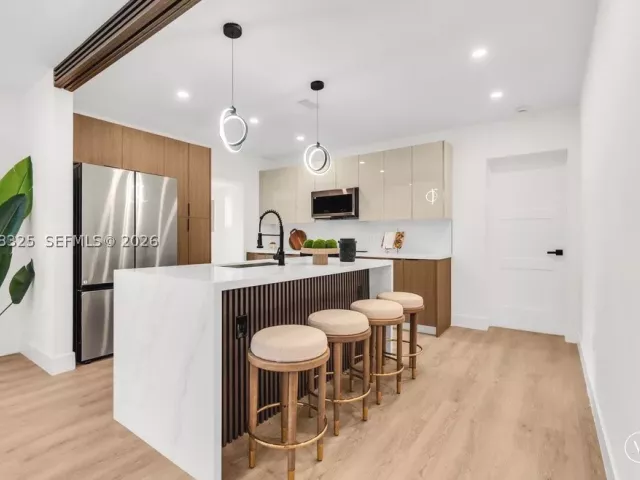 Продажа дома по адресу 831 NE 128th St - фото 8867292