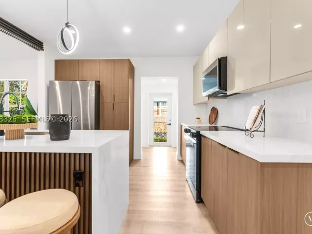 Продажа дома по адресу 831 NE 128th St - фото 8867293
