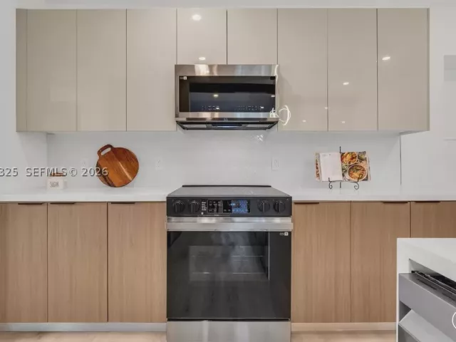 Продажа дома по адресу 831 NE 128th St - фото 8867294