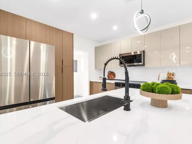 Продажа дома по адресу 831 NE 128th St - фото 8867295