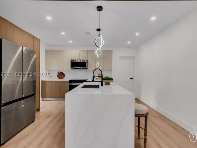Продажа дома по адресу 831 NE 128th St - фото 8867298