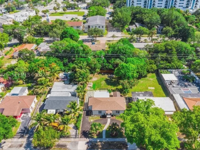 Продажа дома по адресу 831 NE 128th St - фото 8867285