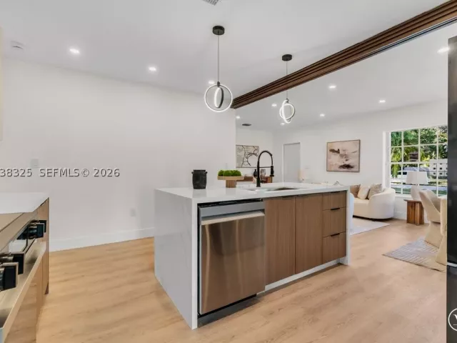 Продажа дома по адресу 831 NE 128th St - фото 8867286