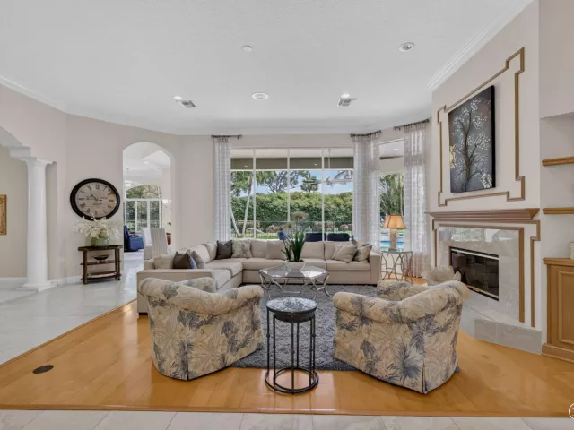 Продажа дома по адресу 2773 Tecumseh Drive - фото 8911173