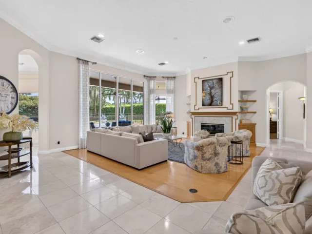 Продажа дома по адресу 2773 Tecumseh Drive - фото 8911174