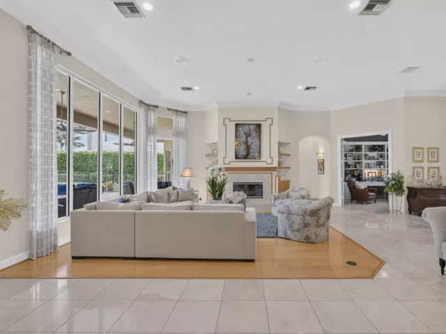Продажа дома по адресу 2773 Tecumseh Drive - фото 8911176