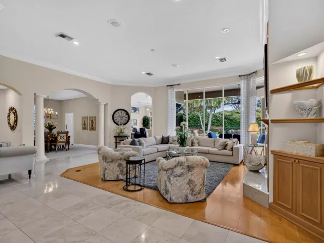 Продажа дома по адресу 2773 Tecumseh Drive - фото 8911177