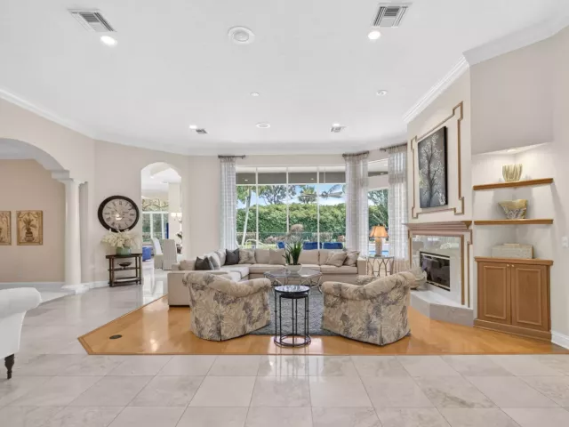 Продажа дома по адресу 2773 Tecumseh Drive - фото 8911178