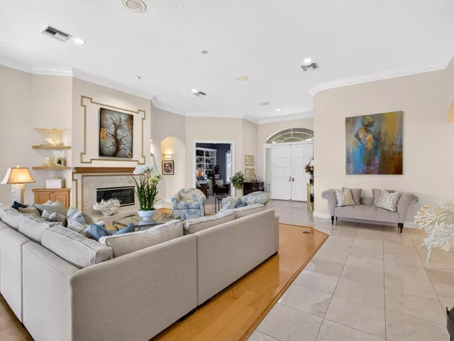 Продажа дома по адресу 2773 Tecumseh Drive - фото 8911179