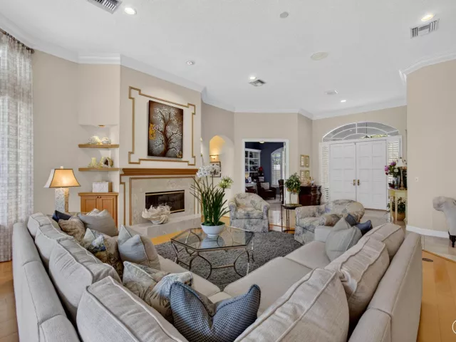 Продажа дома по адресу 2773 Tecumseh Drive - фото 8911180