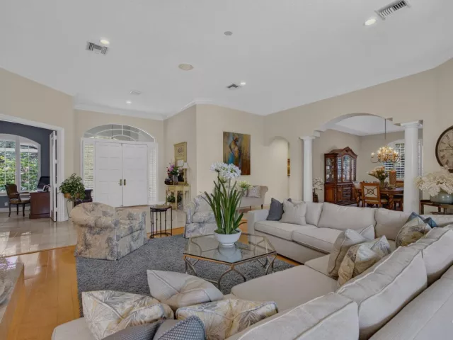 Продажа дома по адресу 2773 Tecumseh Drive - фото 8911181