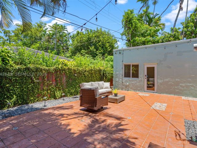 Продажа дома по адресу 1209 La Mancha Ave - фото 9460223