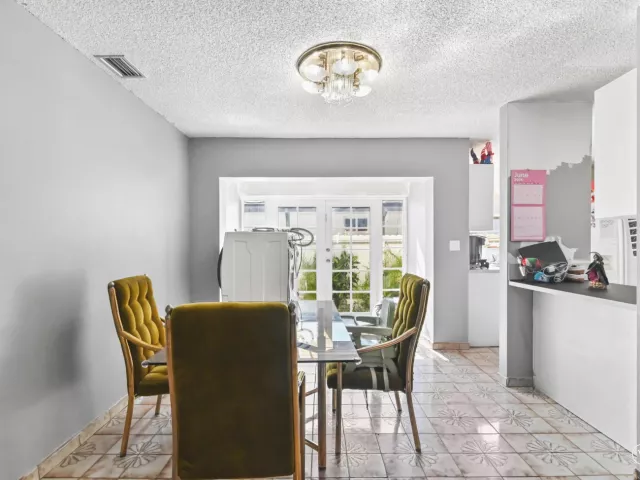 Продажа дома по адресу 7337 SW 21st Street - фото 8928265