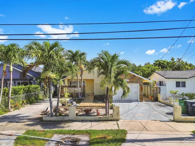 Продажа дома по адресу 7337 SW 21st Street - фото 8928259