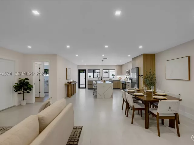Продажа дома по адресу 5718 NE 15th Ave - фото 9047477