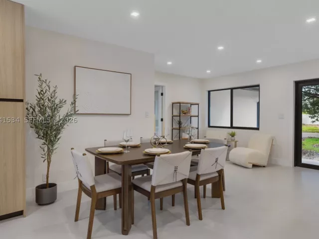 Продажа дома по адресу 5718 NE 15th Ave - фото 9047479