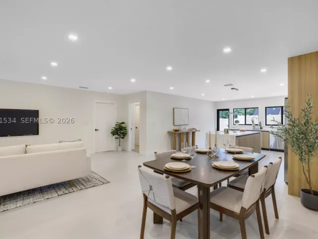 Продажа дома по адресу 5718 NE 15th Ave - фото 9047481