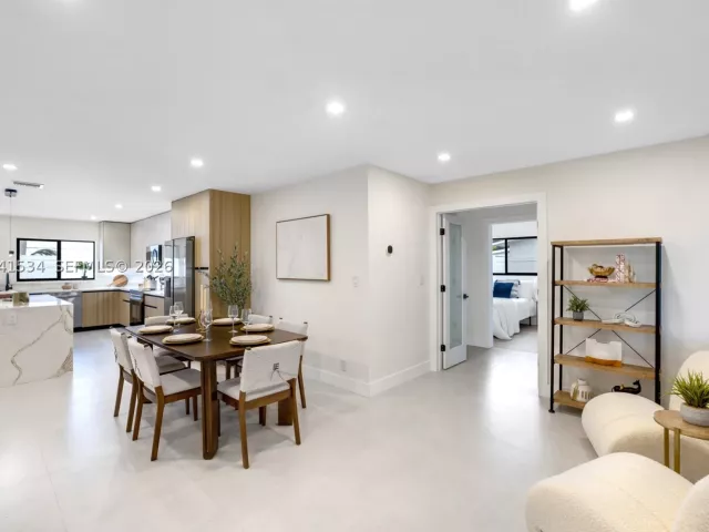 Продажа дома по адресу 5718 NE 15th Ave - фото 9047483
