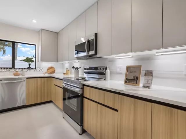 Продажа дома по адресу 5718 NE 15th Ave - фото 9047494