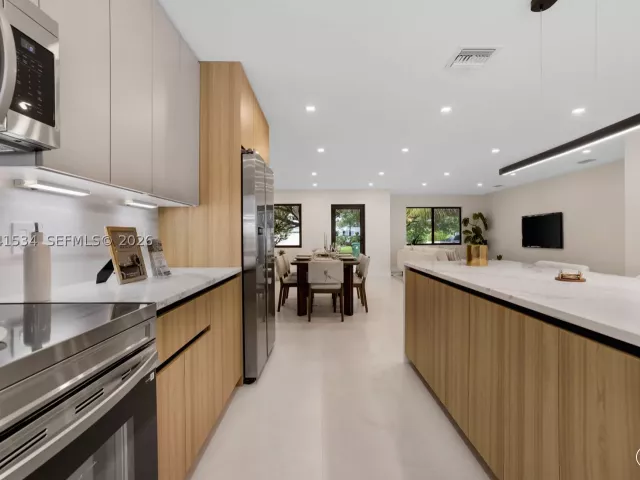 Продажа дома по адресу 5718 NE 15th Ave - фото 9047496