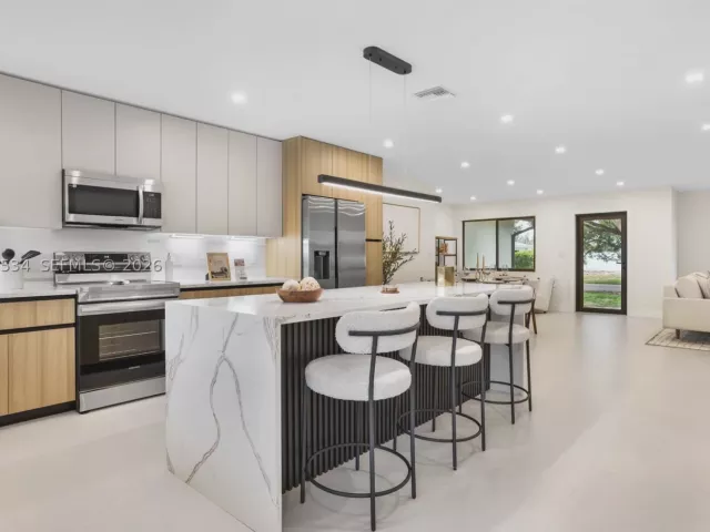 Продажа дома по адресу 5718 NE 15th Ave - фото 9047500