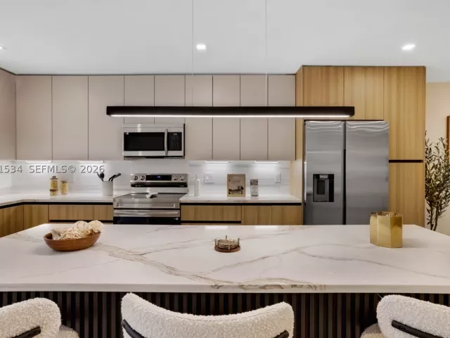 Продажа дома по адресу 5718 NE 15th Ave - фото 9047505