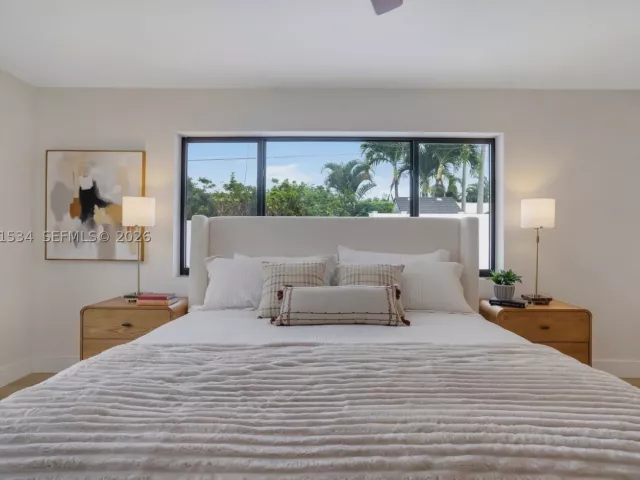 Продажа дома по адресу 5718 NE 15th Ave - фото 9047512