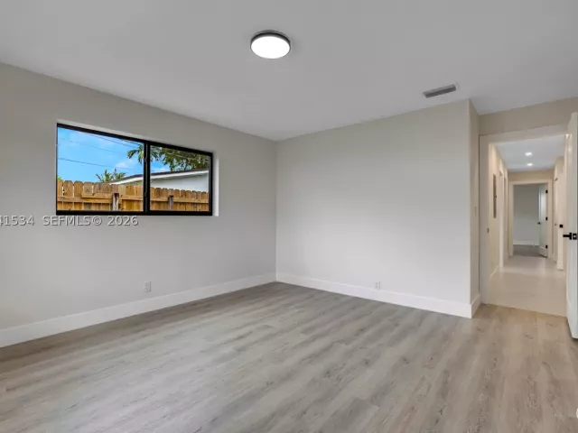Продажа дома по адресу 5718 NE 15th Ave - фото 9047523