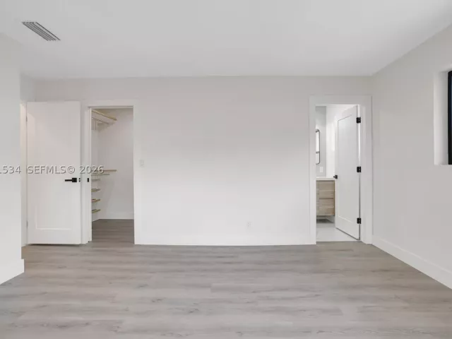 Продажа дома по адресу 5718 NE 15th Ave - фото 9047529