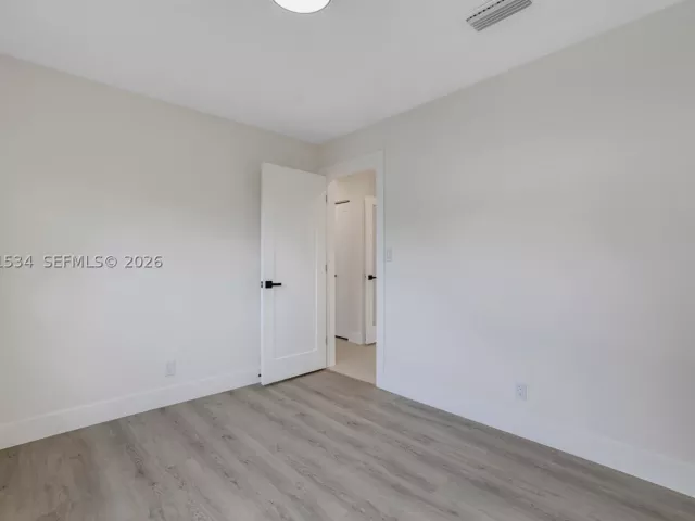 Продажа дома по адресу 5718 NE 15th Ave - фото 9047531