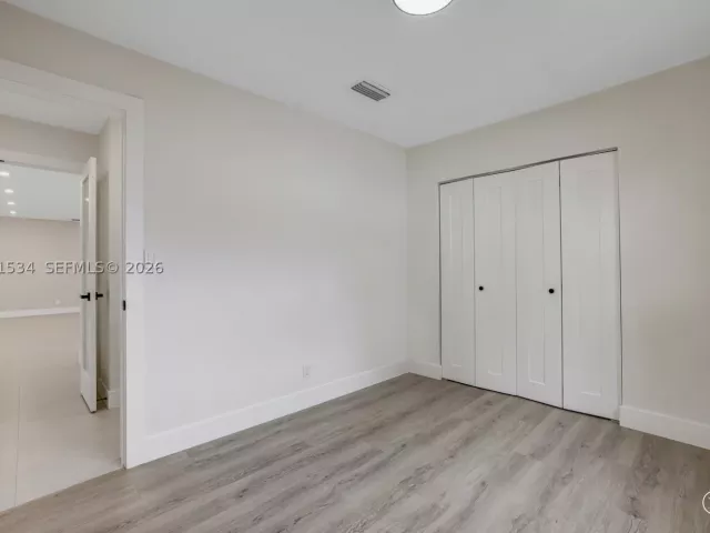 Продажа дома по адресу 5718 NE 15th Ave - фото 9047533