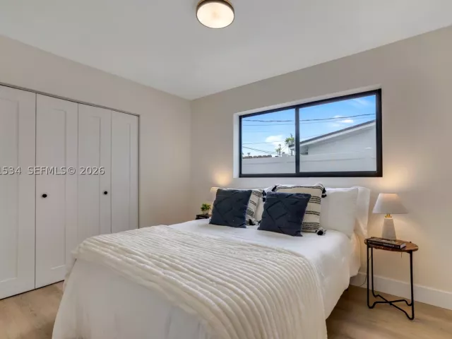 Продажа дома по адресу 5718 NE 15th Ave - фото 9047537